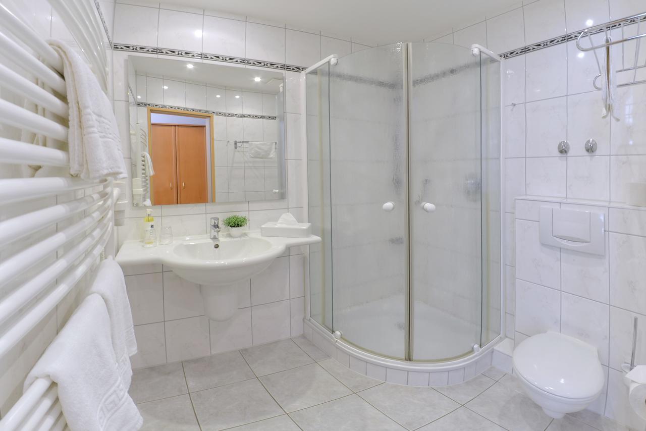 בוקסטהודה Landhotel Zur Eiche מראה חיצוני תמונה
